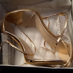 Woman's shoes, lightly used.